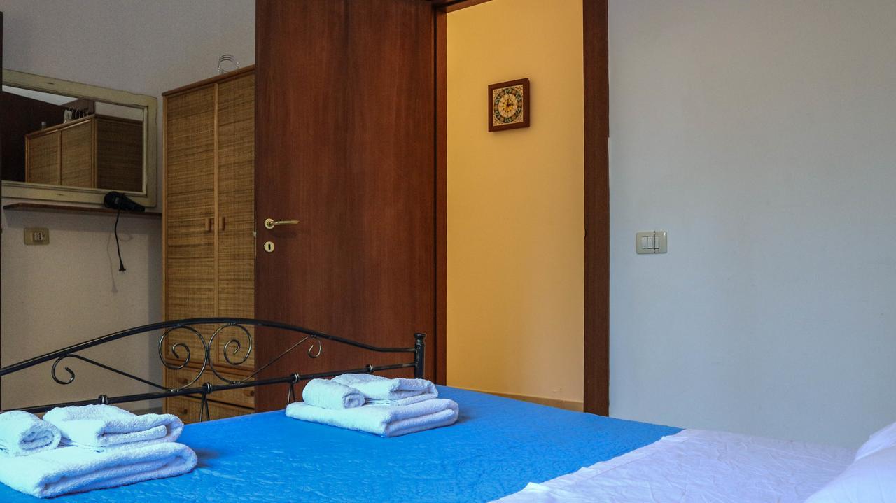 Rooms & Apartments La Spiaggia - غالّيبولي المظهر الخارجي الصورة