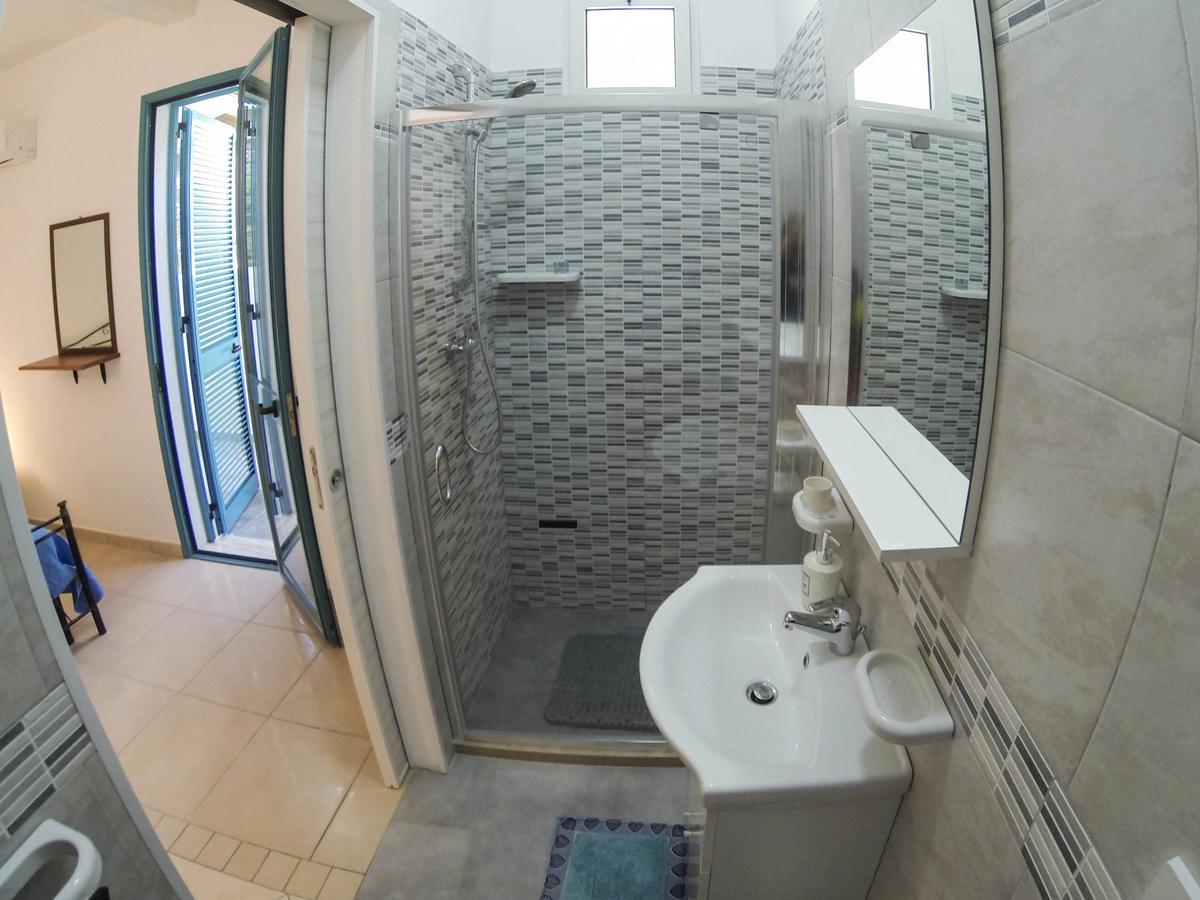 Rooms & Apartments La Spiaggia - غالّيبولي المظهر الخارجي الصورة