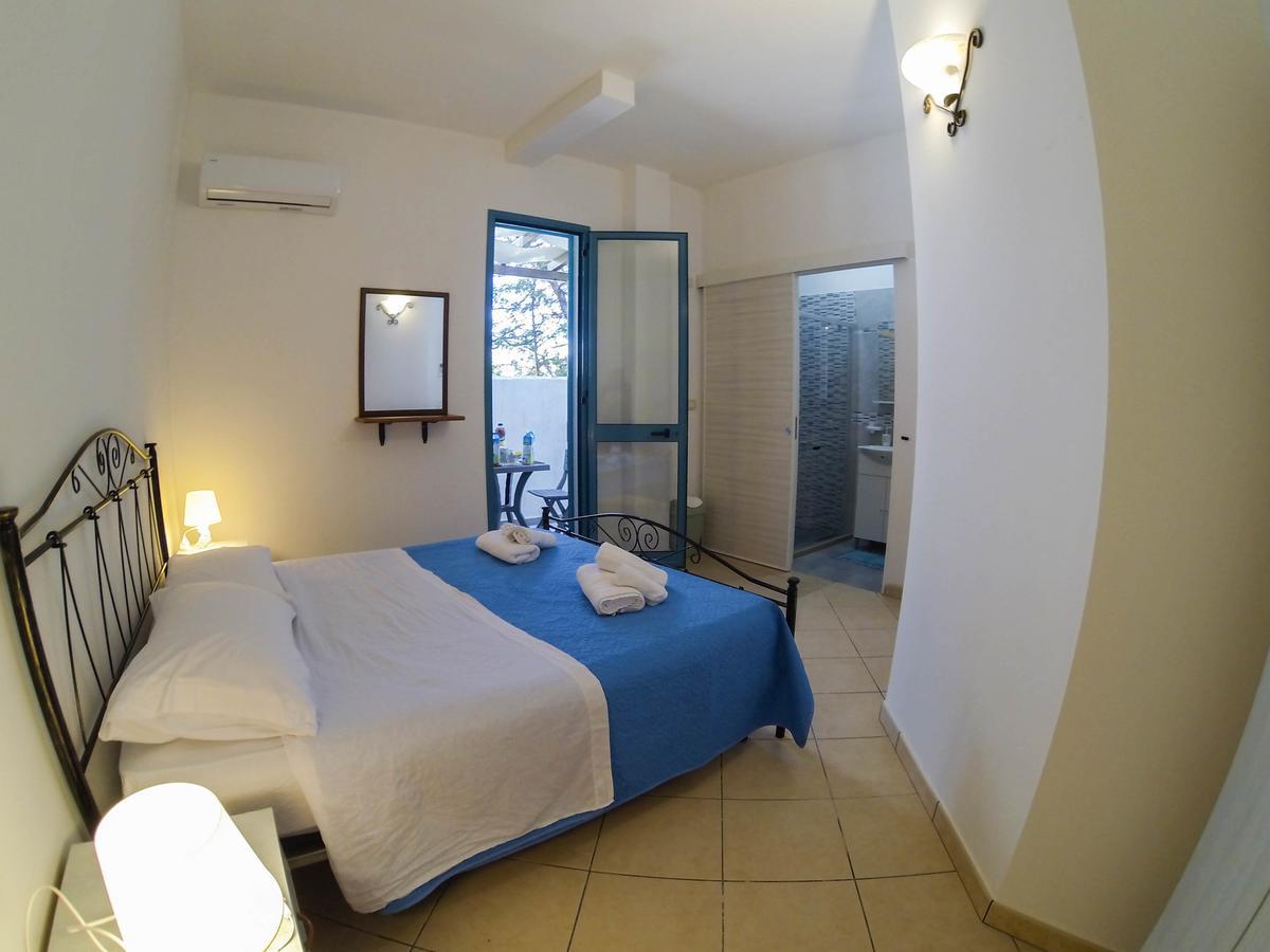 Rooms & Apartments La Spiaggia - غالّيبولي المظهر الخارجي الصورة