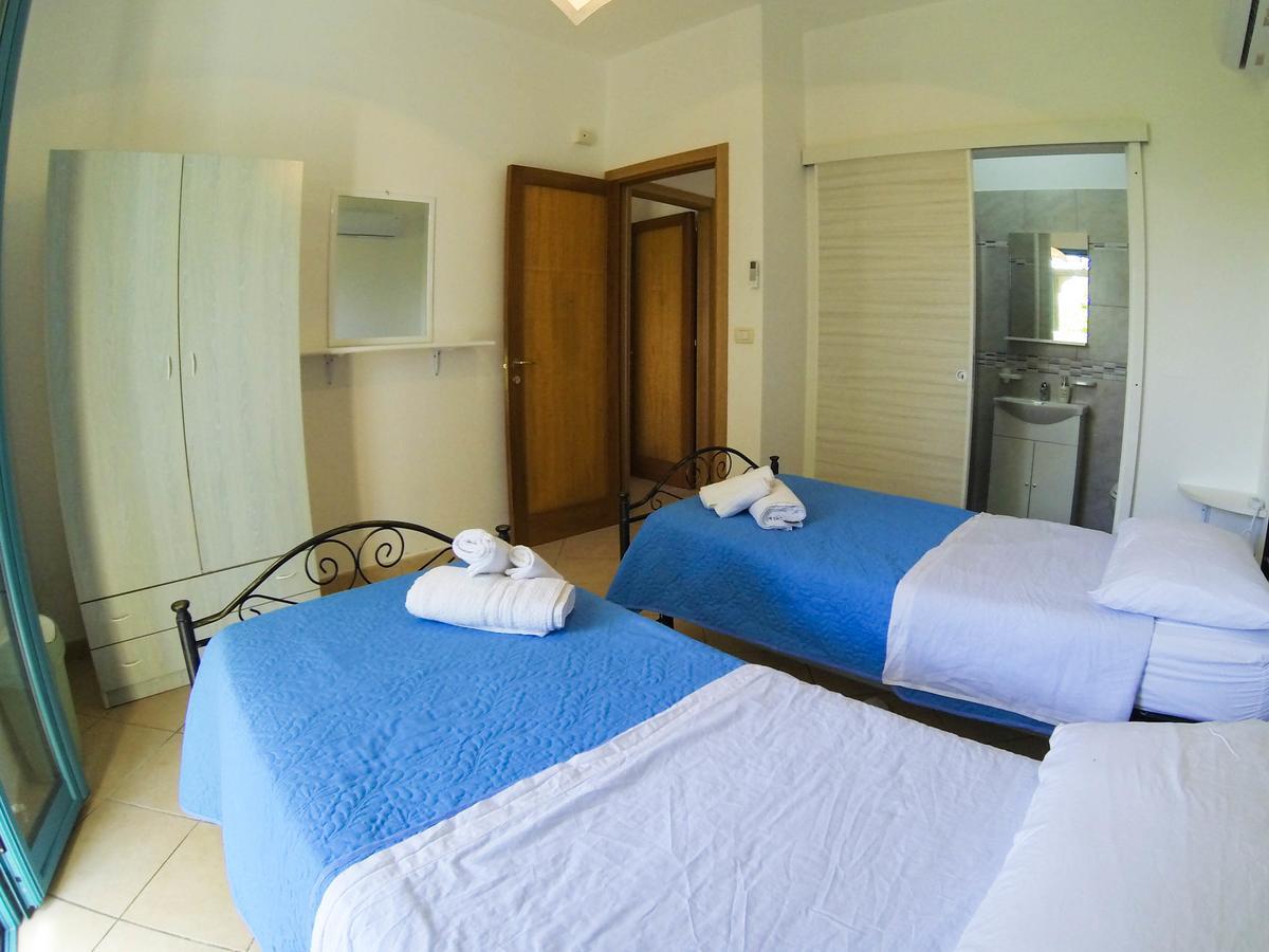Rooms & Apartments La Spiaggia - غالّيبولي المظهر الخارجي الصورة